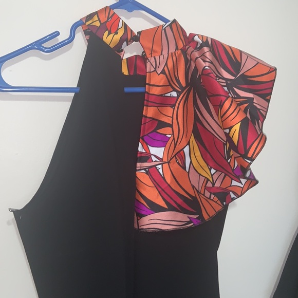 Dresses - Picture 6 of 8